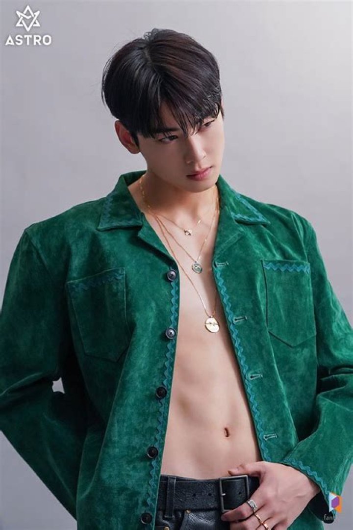 Cha Eun-Woo: A Rising Star in the K-Pop Industry